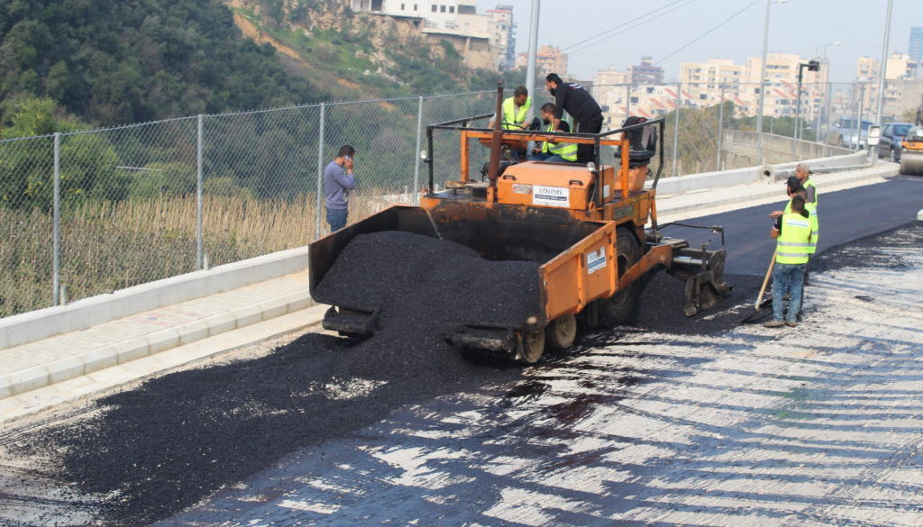 بالصور…أعمال التزفيت في منطقة الفوار -أنطلياس بتاريخ 23 آذار 2019